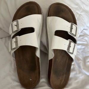 Size 10. White sandals.